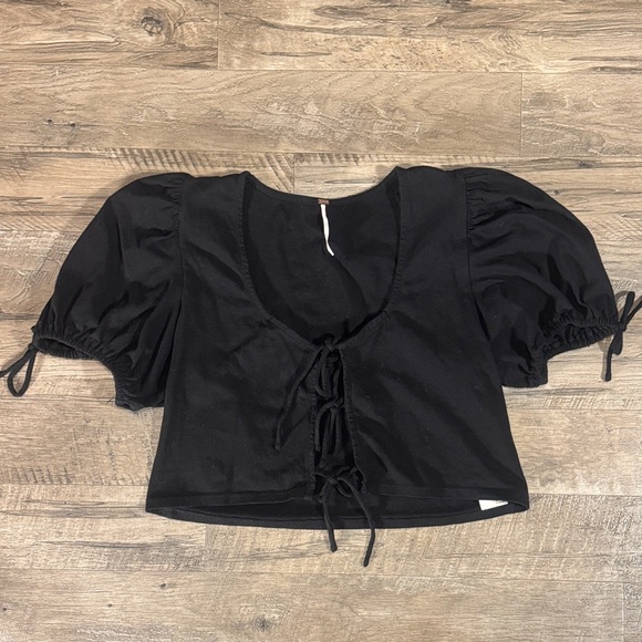 Free People Tops - Free People 100% Cotton Black Puff Sleeve Front Tri-Tie Closure Top - Size M